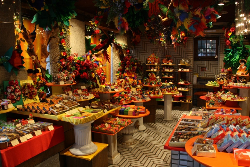 boutique-PEYMEINADE-min_candy_store_chocolate_shop_chocolate_switzerland-393515