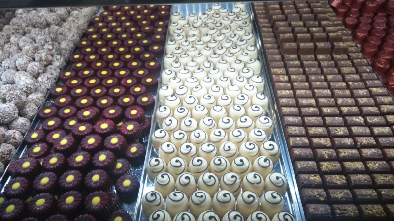 boutique-PEYMEINADE-min_chocolates_milk_chocolate_white_chocolate_truffles_candy_food_treat_cacao-1213769