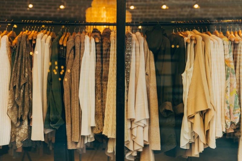 boutique-PEYMEINADE-min_clothe_fashion_store_shop_window_store_front-21277