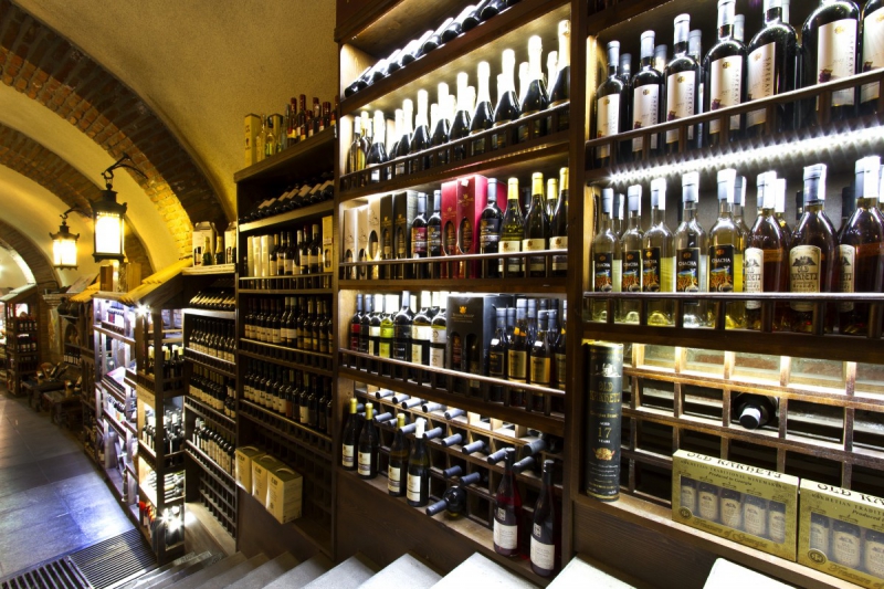 boutique-PEYMEINADE-min_world_street_travel_shop_canon_georgia_wine_bottles-429767